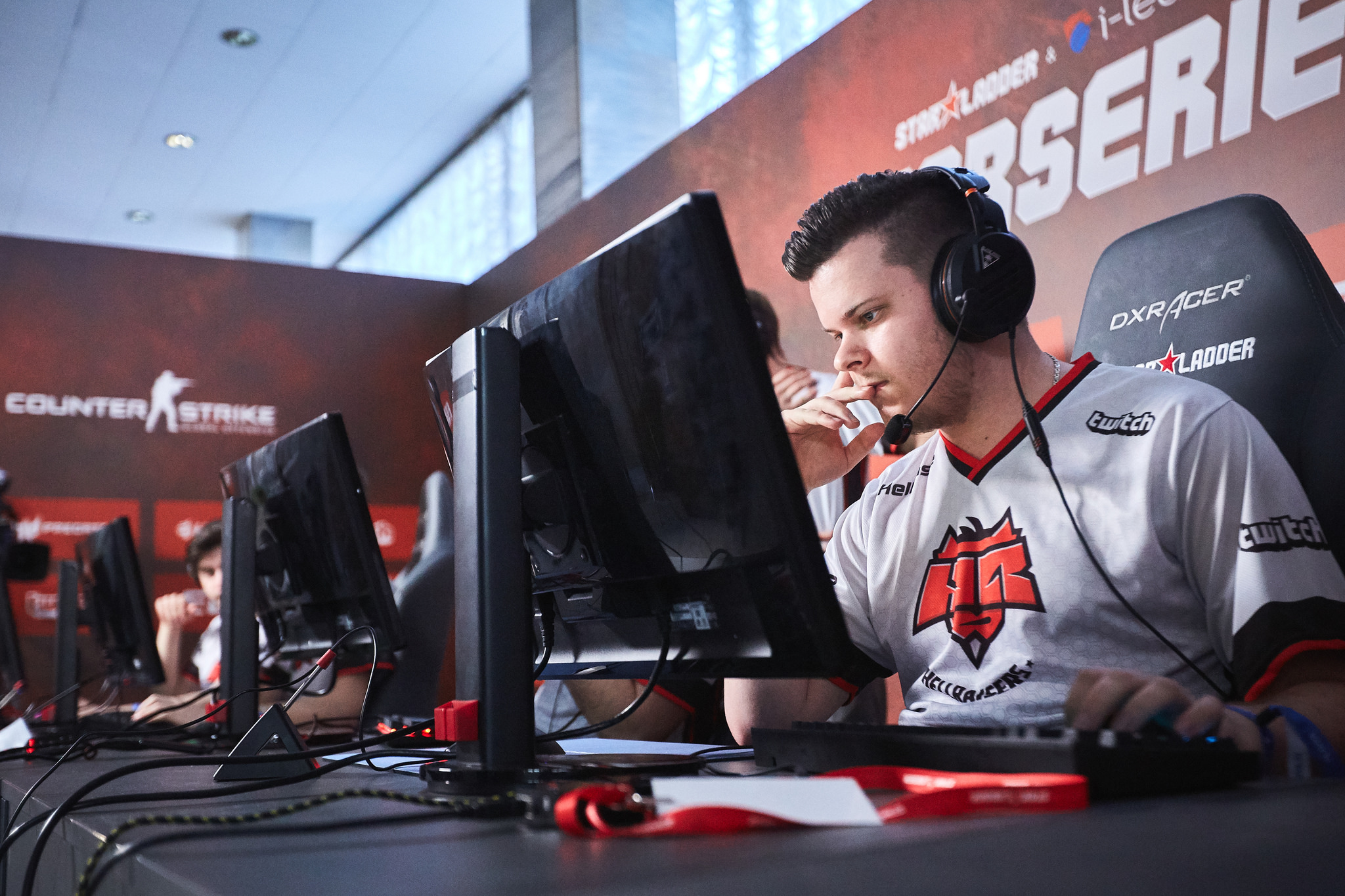 Rumor: DeadFox se encontraría fuera de HellRaisers