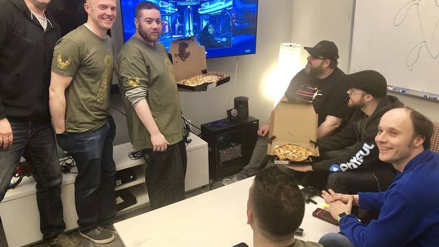 Fanáticos envían pizzas a 343 Industries después del anuncio de Halo: MCC