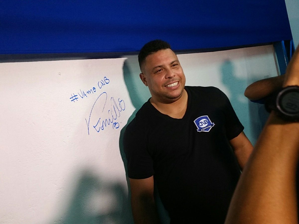Ronaldo ya aprende a jugar League of Legends