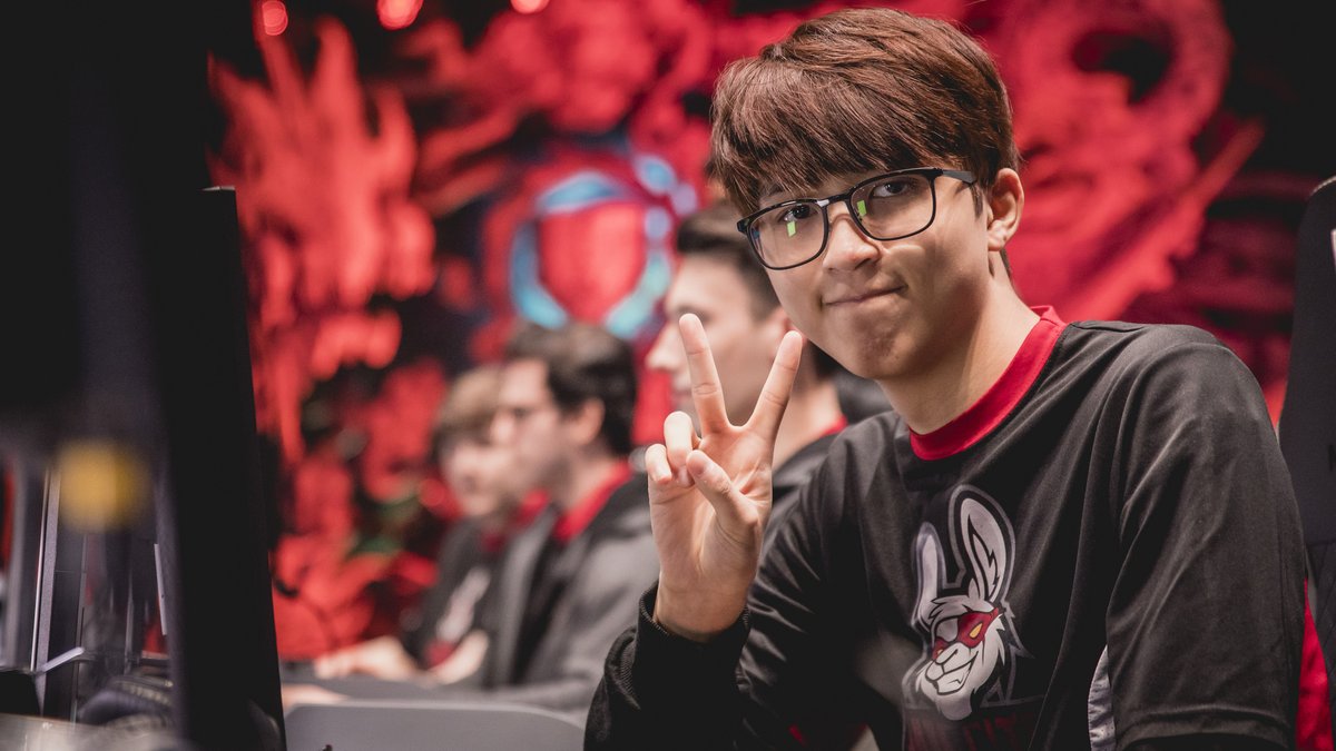 Hans Sama se queda en la escuadra de Misfits