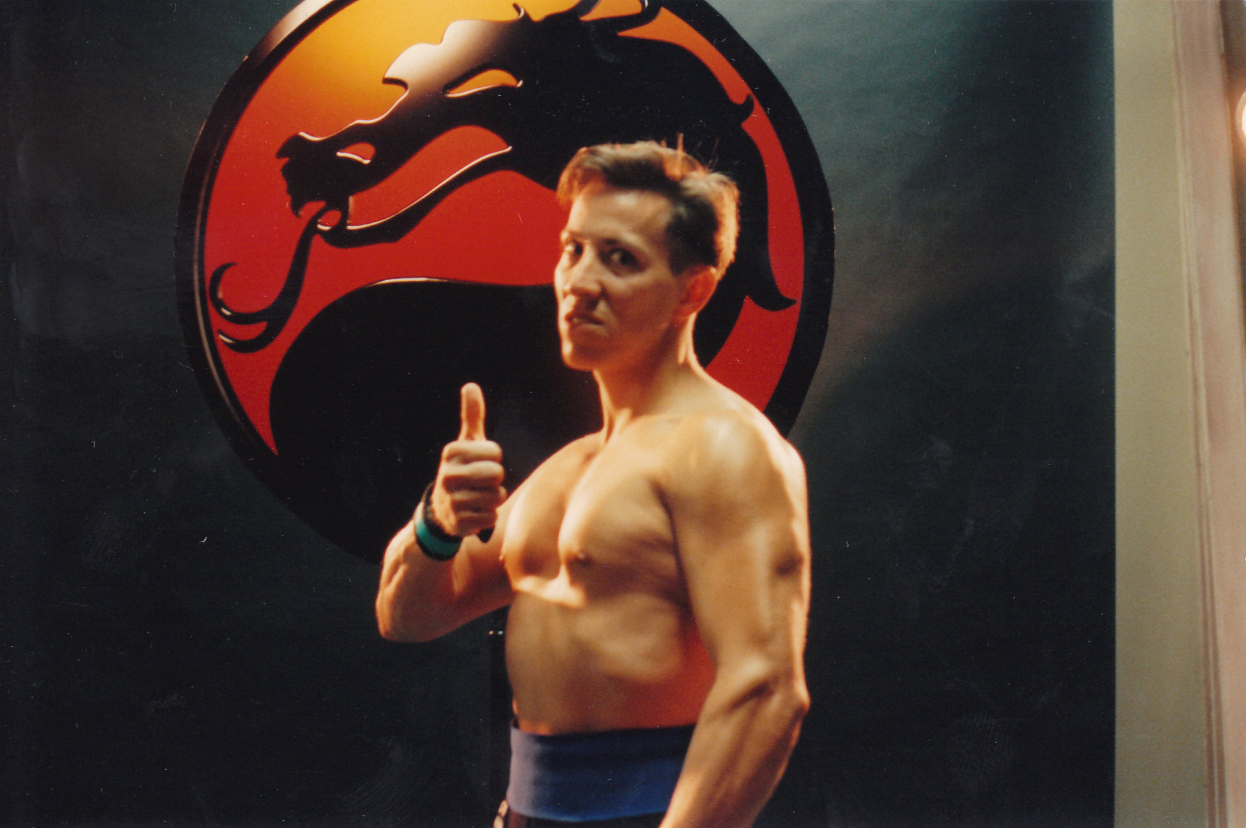 Johnny Cage de Mortal Kombat es el primer invitado de Expogame Concepción 2017