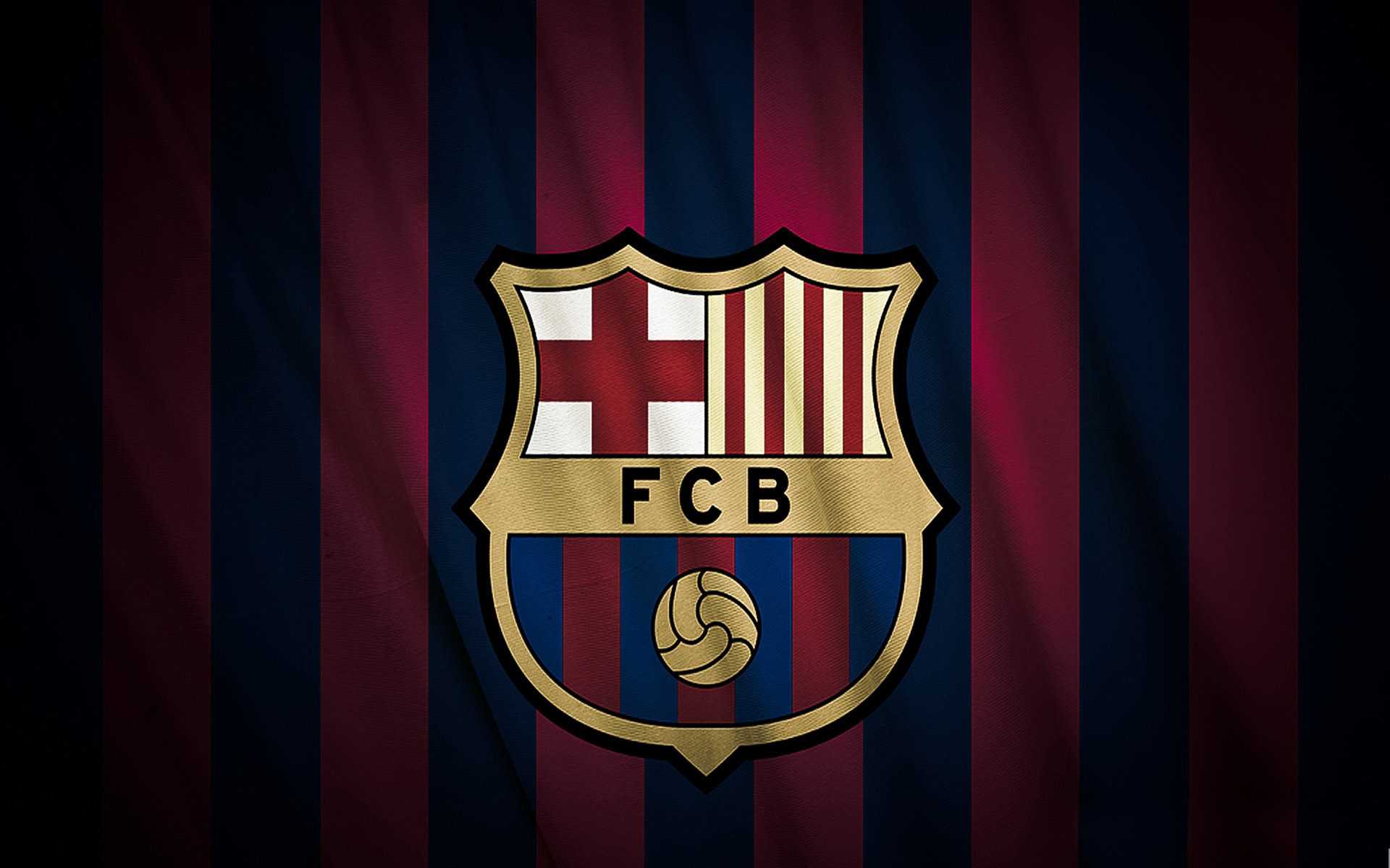 Konami sorprende a Gerard Piqué con un mando de PES 2018 para PS4