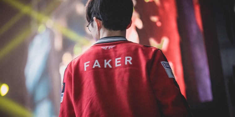 Faker at stage