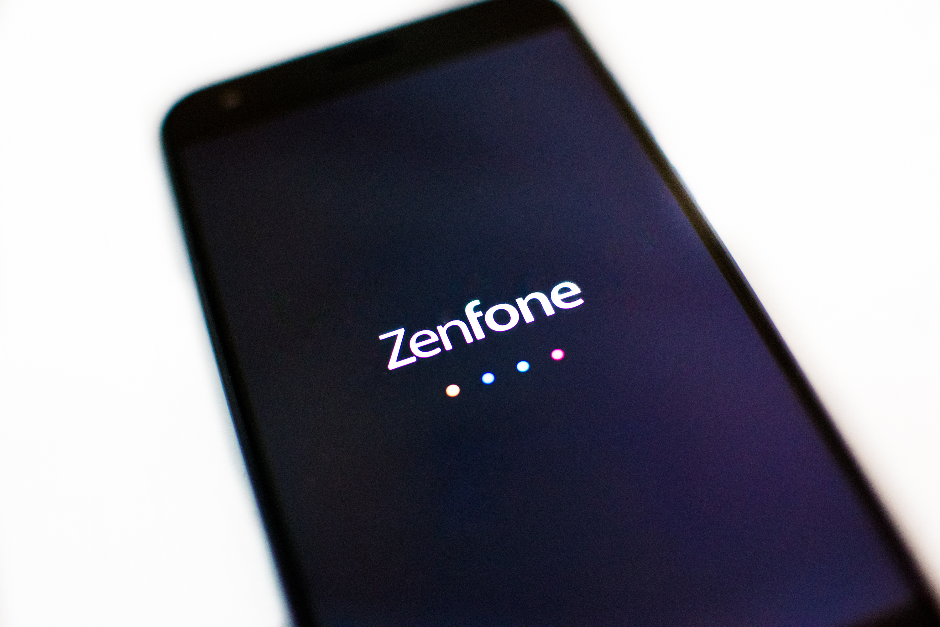 Los smartphones ZenFone 3 Zoom y ZenFone 4 Max son reconocidos por su autonomía