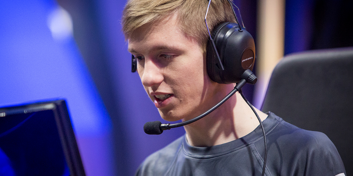 ¡Mira la divertida definición entre Doublelift vs Froggen en All Stars 2015!
