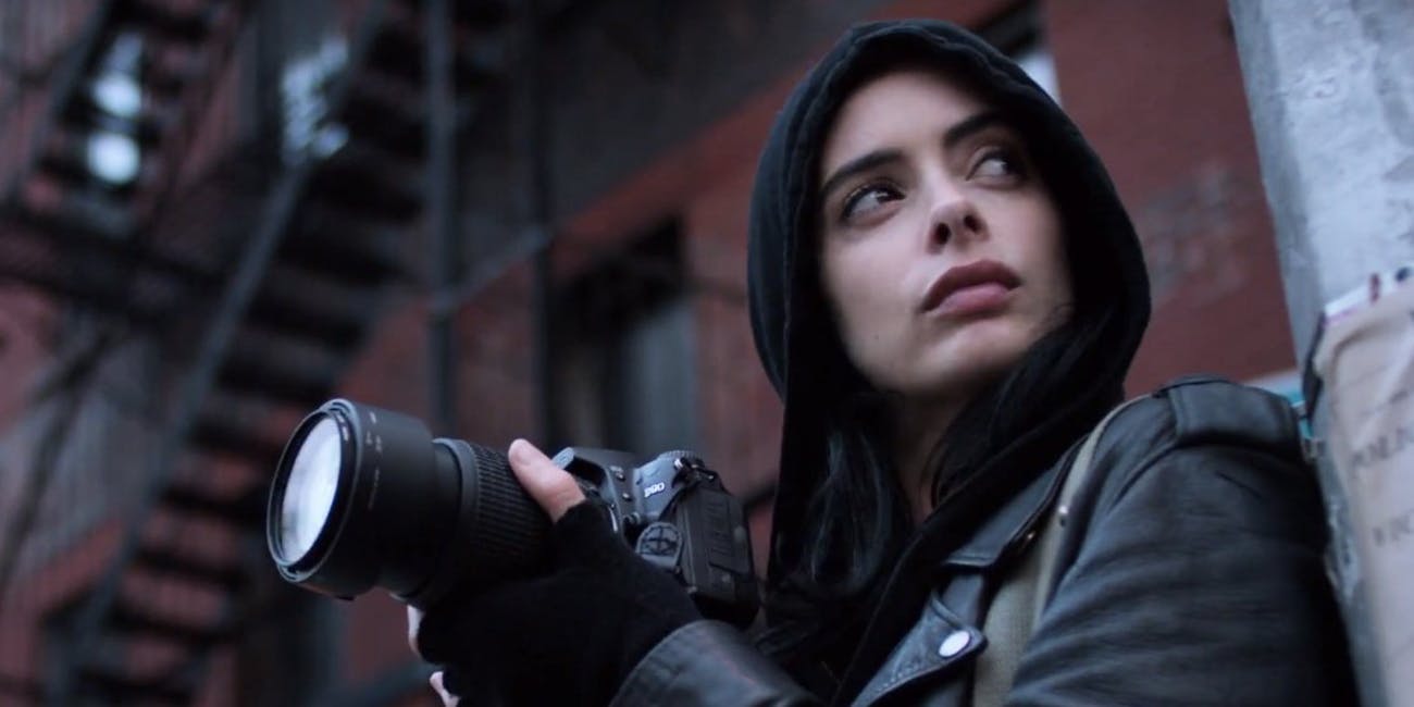 Trish Walker muestra sus poderes en el trailer de Jessica Jones
