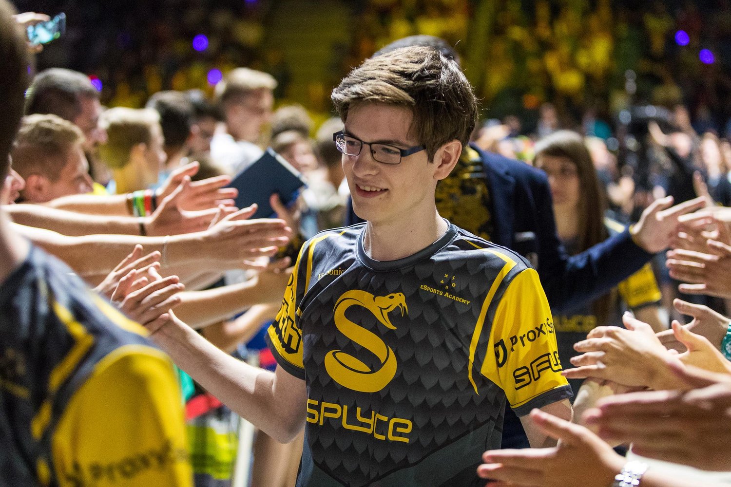 Mikyx renueva contrato con Splyce