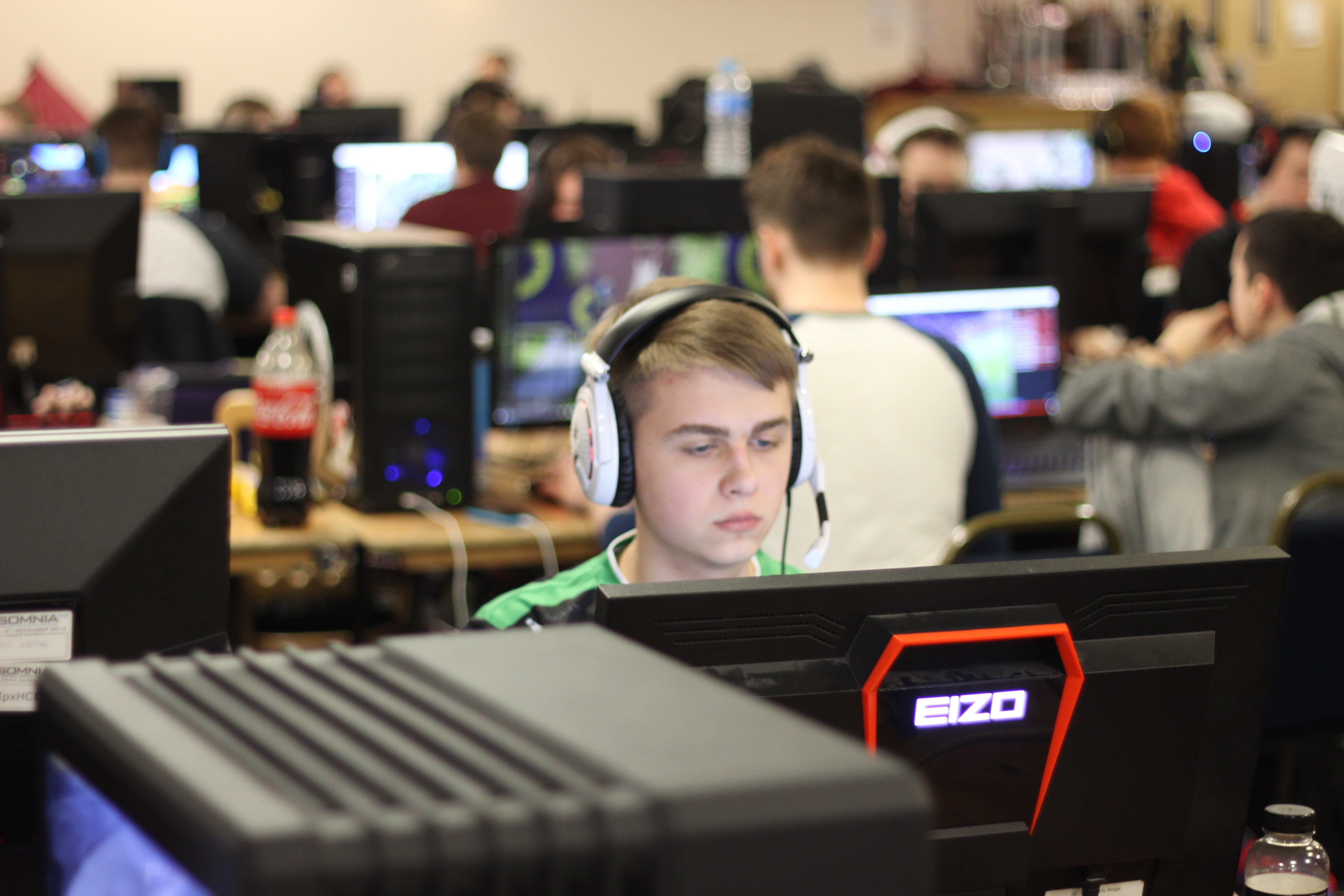 Nukkye llega a HellRaisers