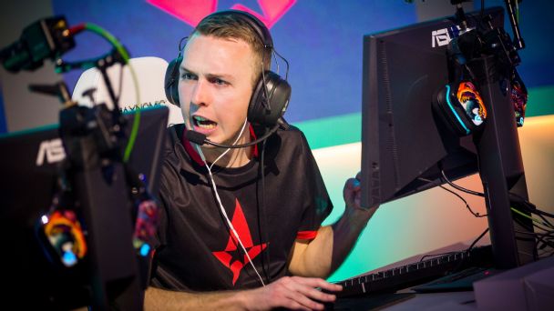 Renegades y Astralis terminan el día de manera positiva
