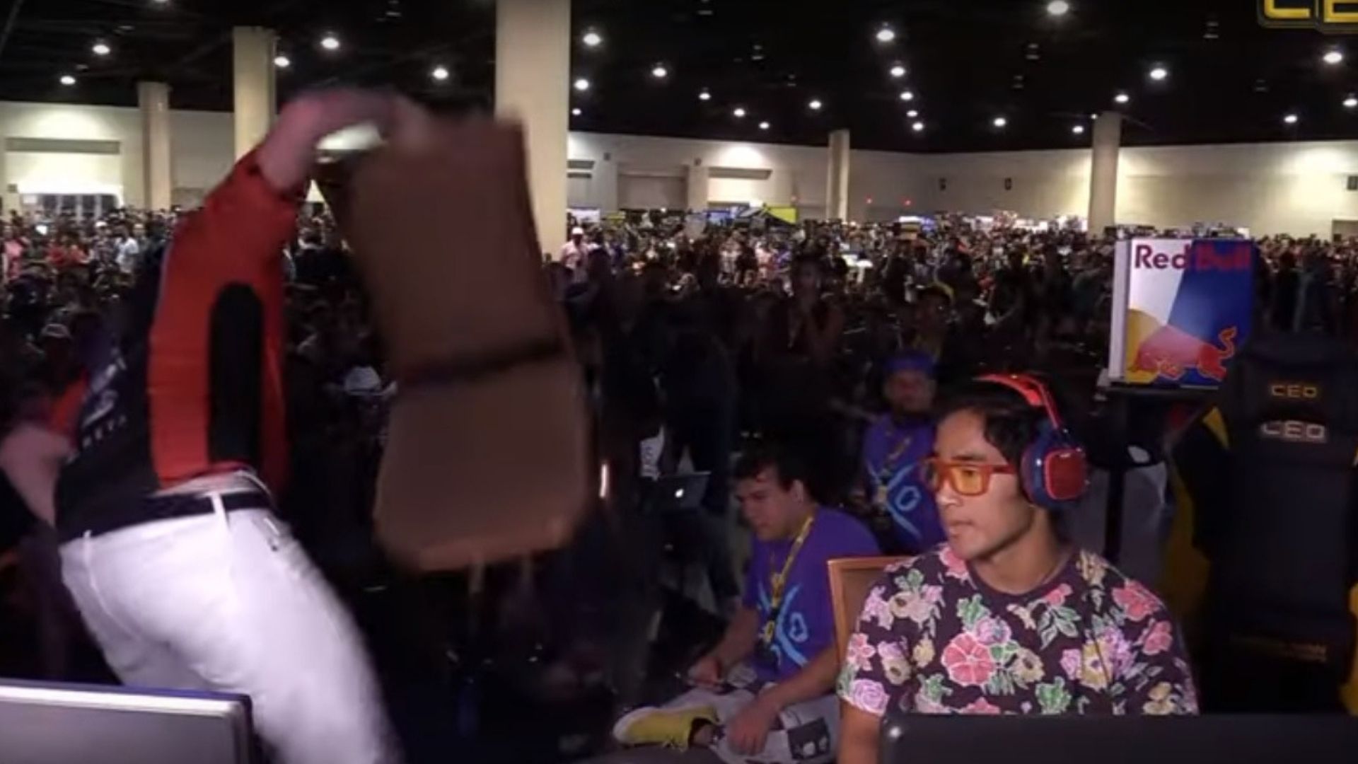 Jugador profesional de Super Smash Bros. se lesiona la mano tras golpear una silla