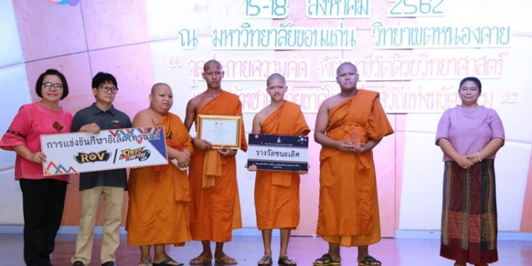 Monjes budistas en torneo de esports