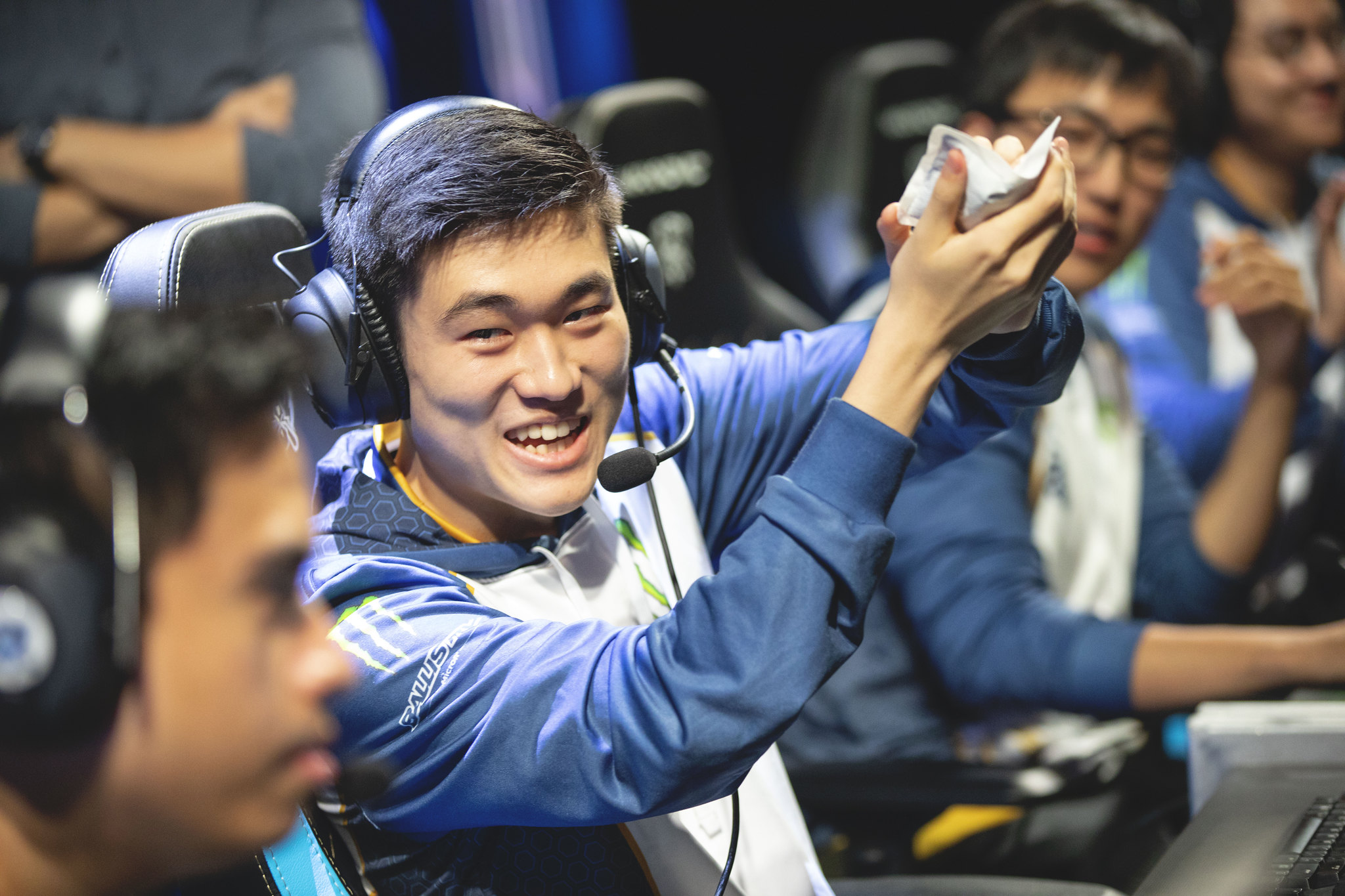 Pobelter at stage with Team Liquid. Xmithie, Dobulelift and Olleh with him.