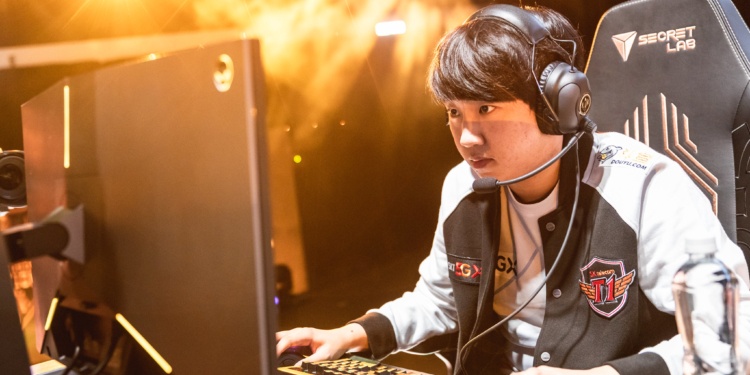 Khan at stage with SK Telecom T1