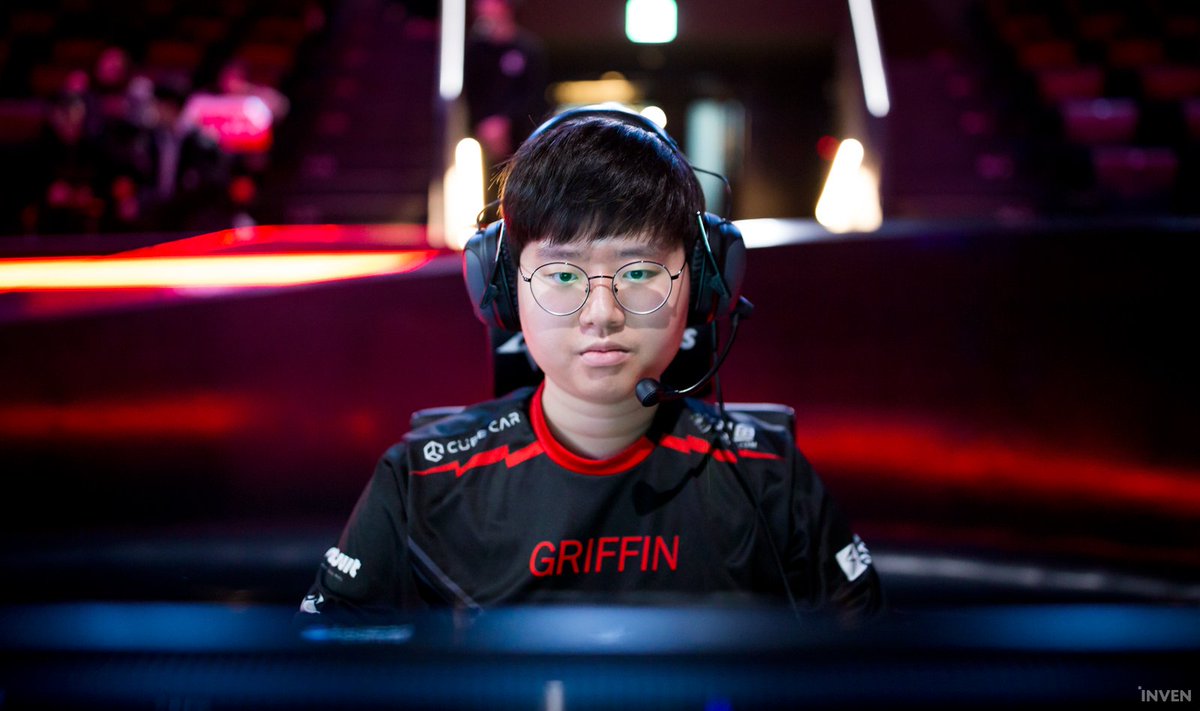 Sword Griffin at stage