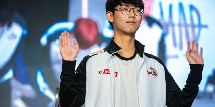 Ucal with KT Rolster at World 2019 stage