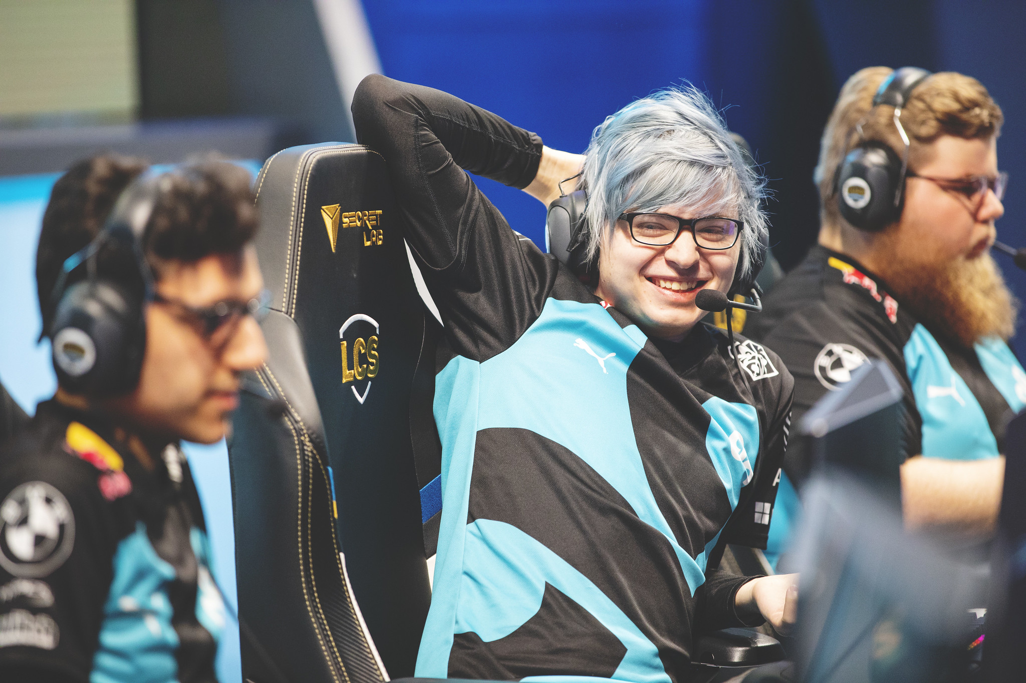 Sneaky nos sorprende con un cosplay de conejita