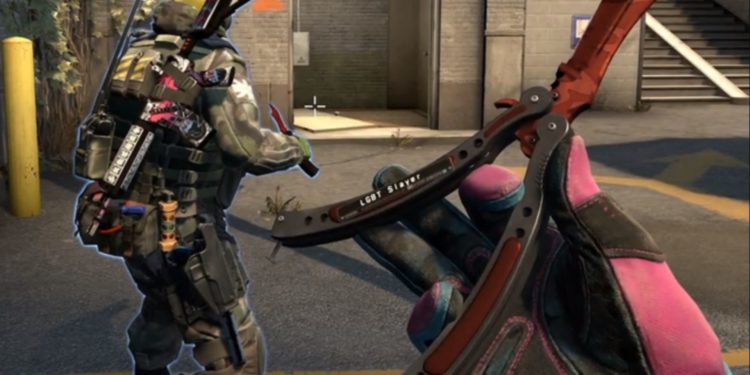 Jugador de CS:GO causa polémica por mensaje homofóbico en su cuchilla