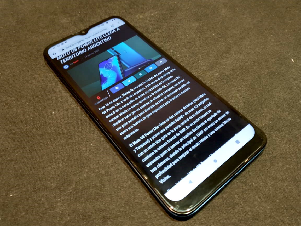 Moto G8 Power Lite review portada
