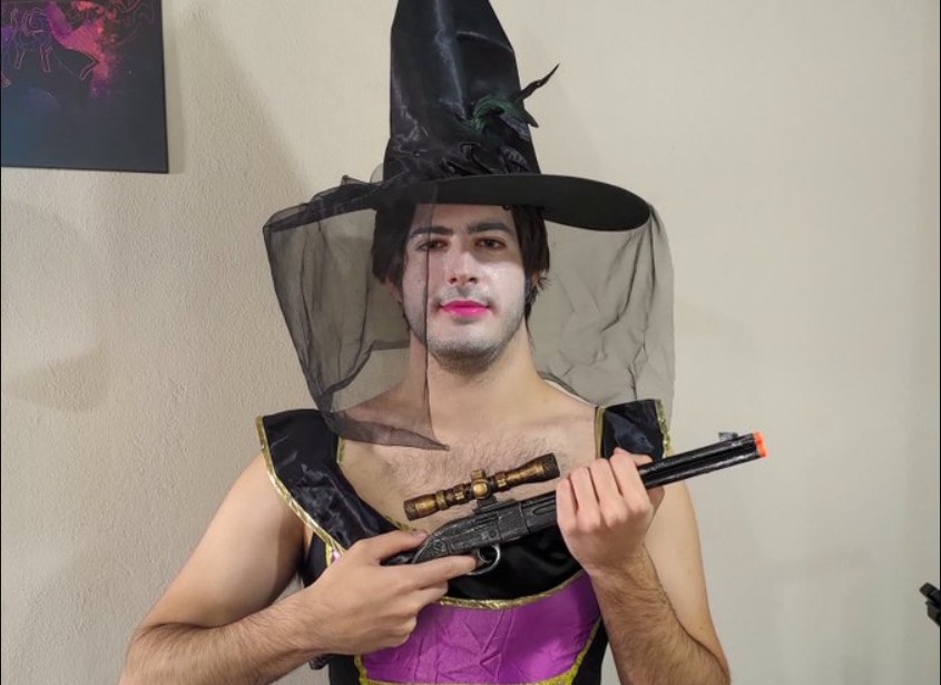 Al estilo de Sneaky: Elmillor regresa a Twitter con un cosplay de la Bruixa Sniper