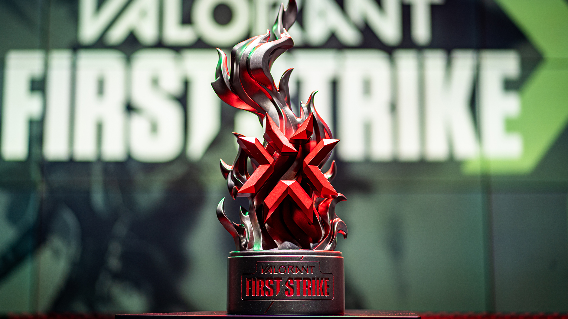 Conoce a los campeones del First Strike en todas la regiones