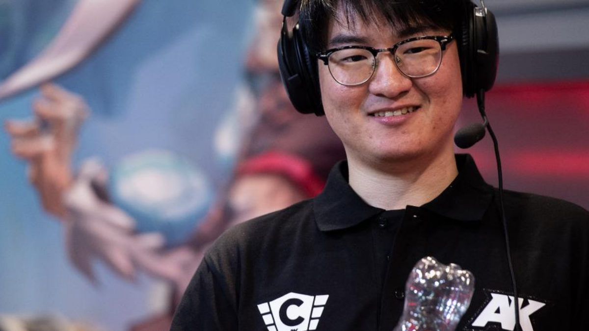 Stardust deja el continente y se une oficialmente a T1
