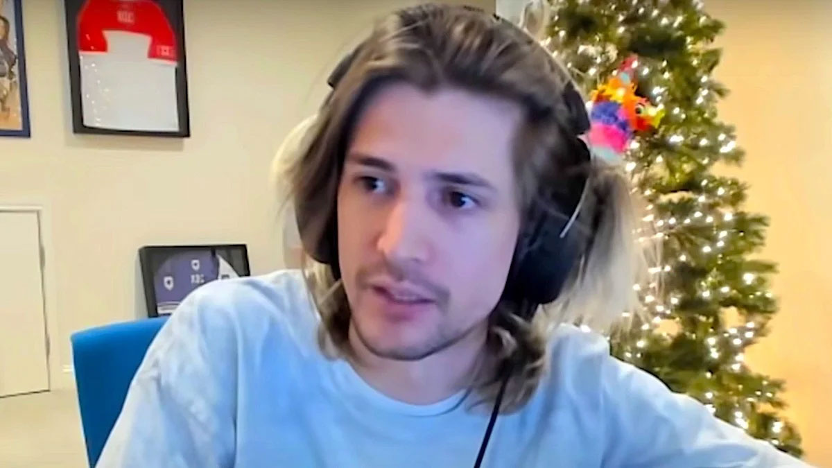 XQc le da hasta con el tobo a un seguidor por llamarlo ‘ streamer a tiempo parcial’