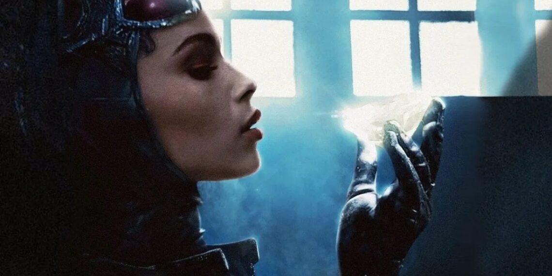 La actriz que dará vida a Catwoman en The Batman confirma que su personaje  es bisexual » Hero Network