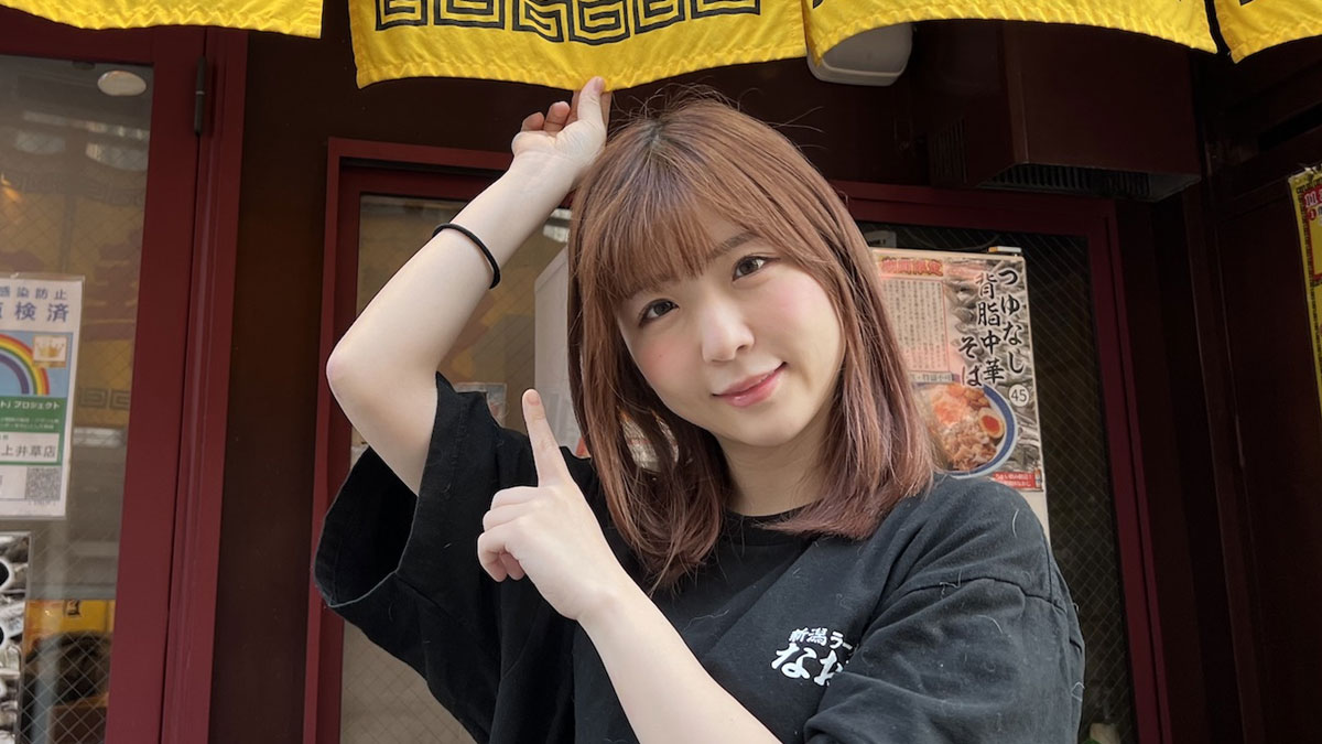 Kizuna Sakura la actriz retirada de cine para adultos abre un restaurant de ramen