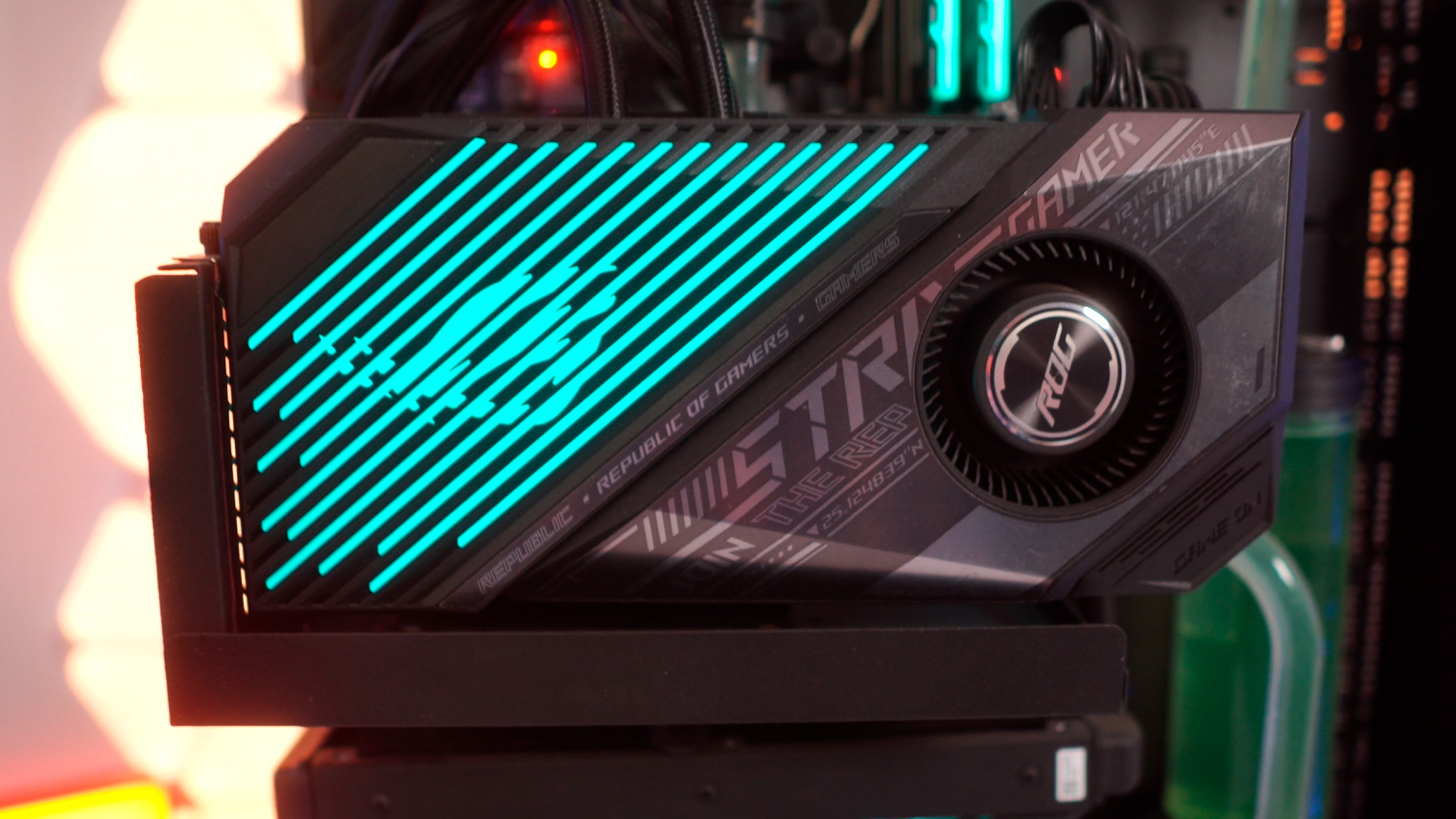 Conoce la tarjeta gráfica con refrigeración líquida ASUS Radeon RX 6900 XT STRIX OC