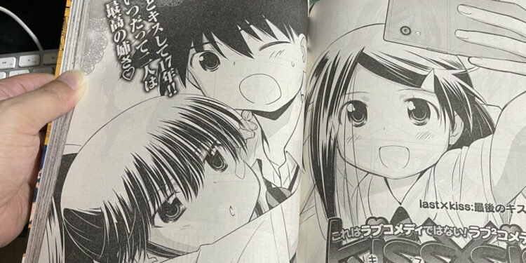 El autor de Kiss x Sis vende la versión hentai de su obra durante el evento Comic Market