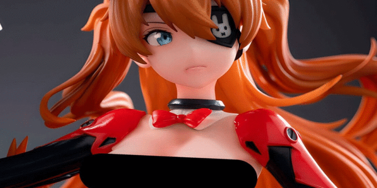 Evangelion: Asuka posa con su traje de conejita para una figura erótica