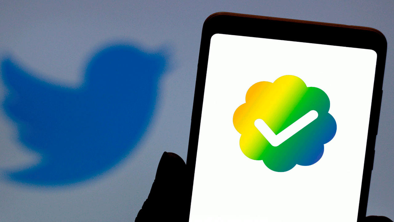 Twitter experimentará con otras marcas de verificación entre las cuales destacan, azules, doradas, y grises