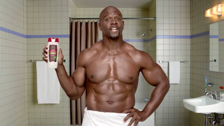 Terry Crews sorprende al mundo al transformarse en Princesas de Disney con la ayuda de la IA