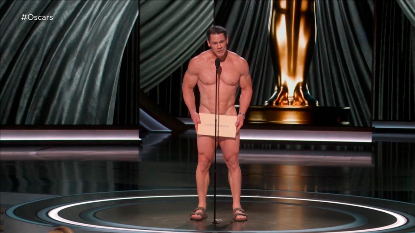 John Cena sorprende al presentar el Oscar a Mejor Diseño de Vestuario completamente desnudo