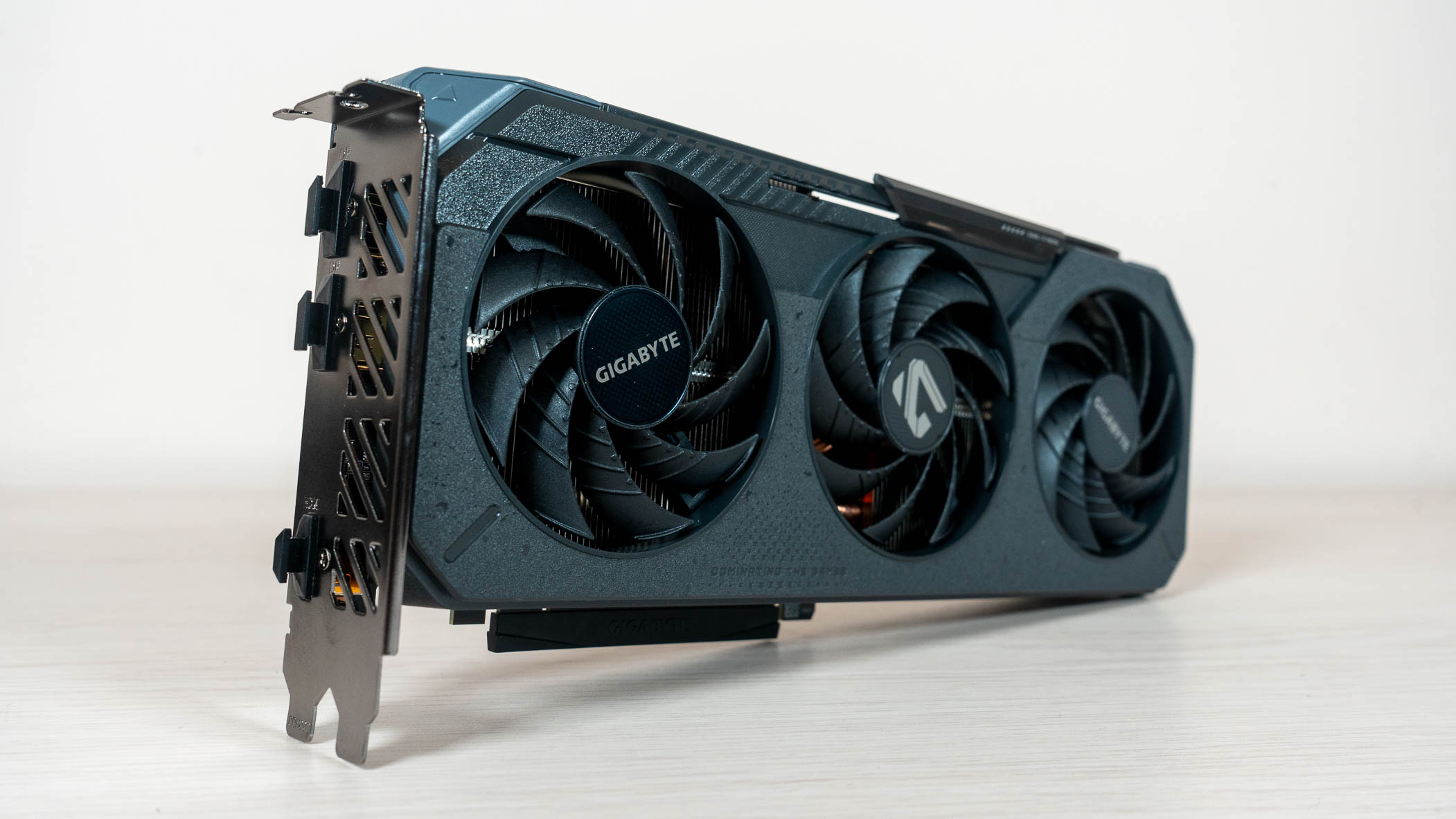 Radeon RX 9060 XT GAMING OC 16G de Gigabyte
