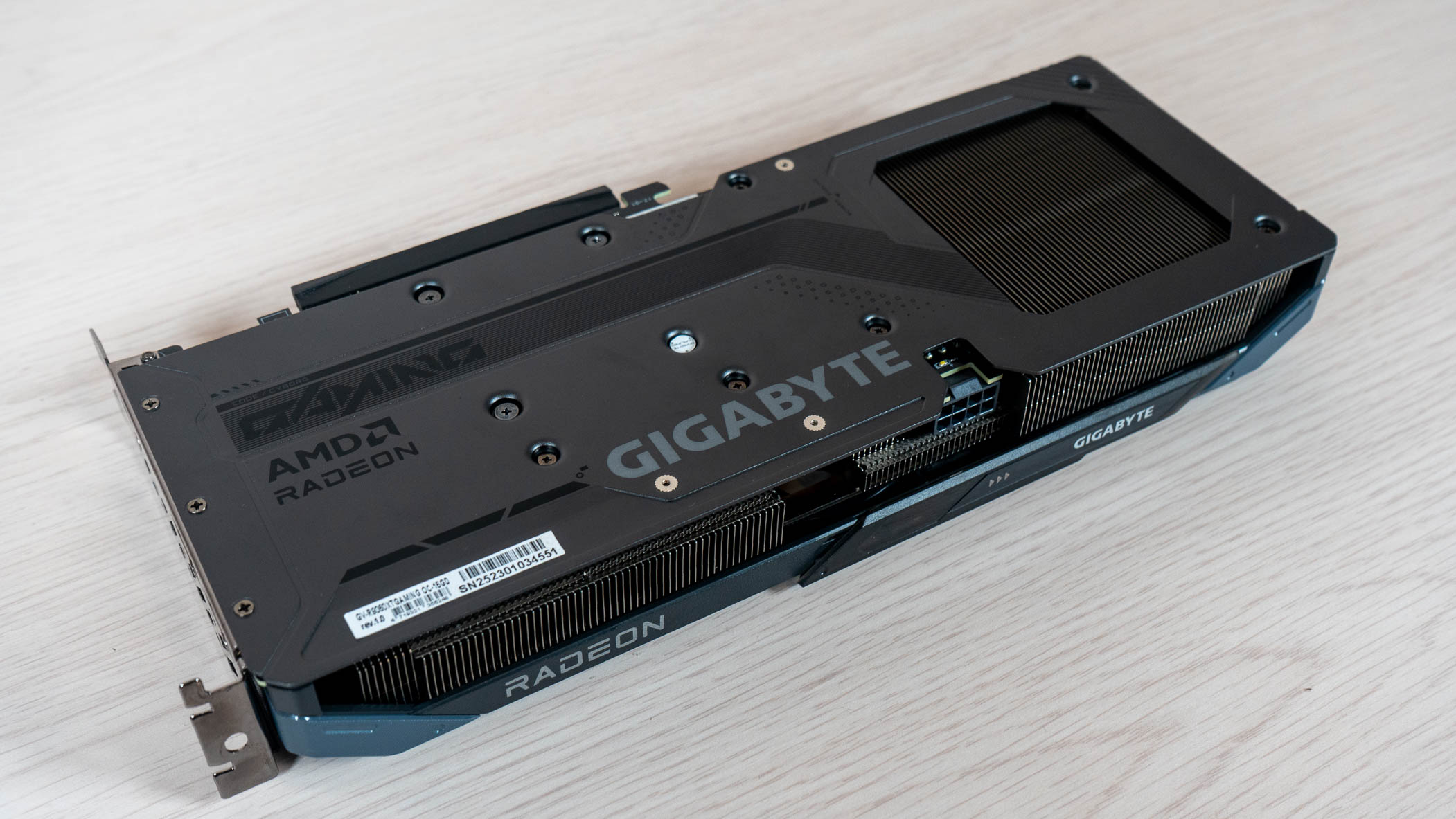Radeon RX 9060 XT GAMING OC 16G de Gigabyte