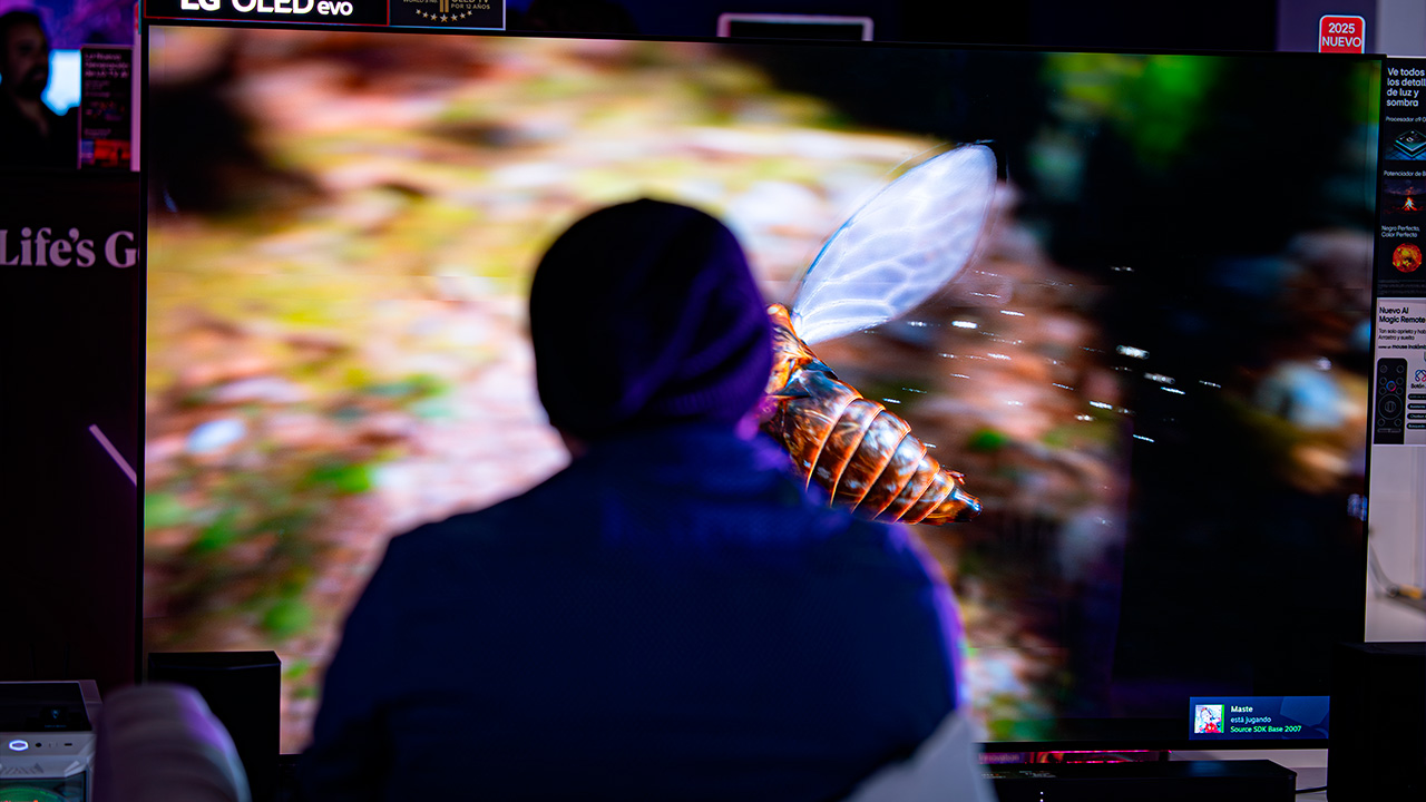 LG OLED evo AI 2025 gaming Foto 2